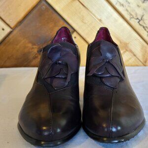 Elegant Women's Leather Shoes with Floral Accent